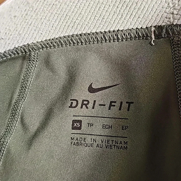 Womens Nike Drifit Pro Sage Green Biking Shorts XS - Picture 3 of 4